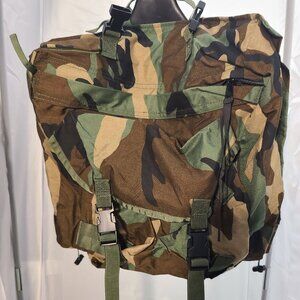 genuine army surplus IIFS CFP-90 combat patrol pack, m81 woodland w/ foam insert